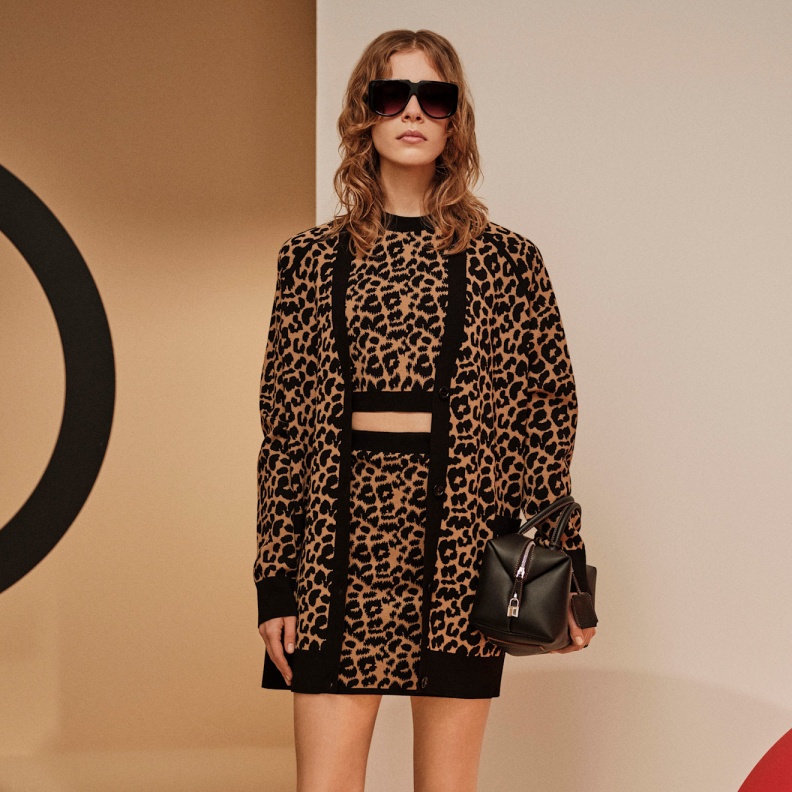 نقشة النمر تطرق أبواب موضة الخريف من جديد