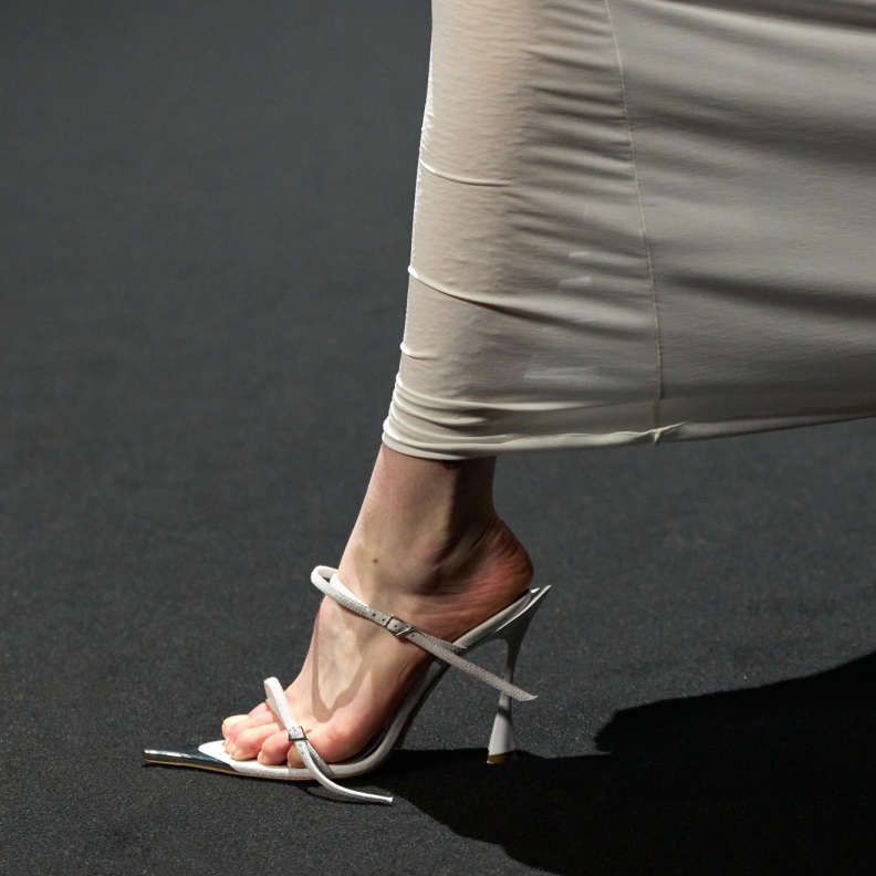 صنادل فخمة من Mugler 