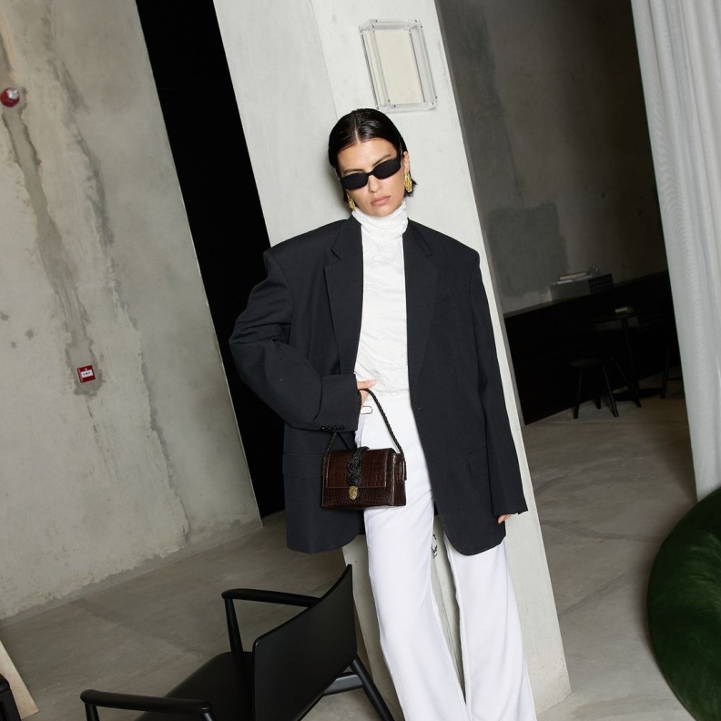 بمناسبة يوم المرأة الإماراتية... نحتفل بعلامات مزجت بين التراث والحداثة