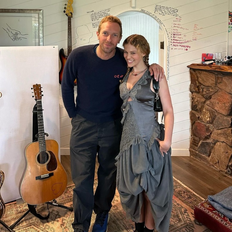 إليانا تتعاون مع Cold Play