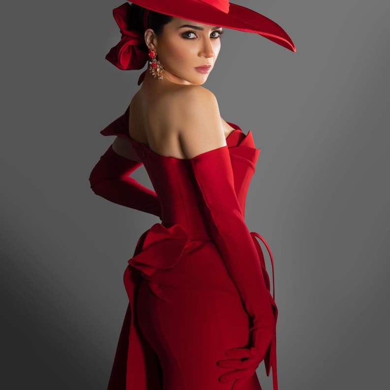 مي عز الدين من جلسة تصوير حديثة