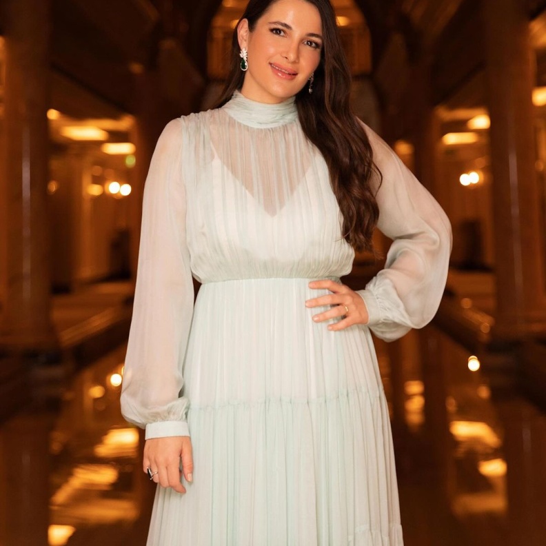 شام الذهبي في جلسة تصوير حديثة 