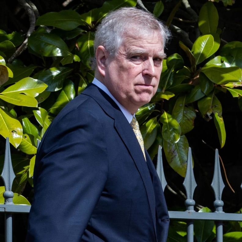 الملك تشارلز يسحب تمويل حراسة قصر الأمير أندرو