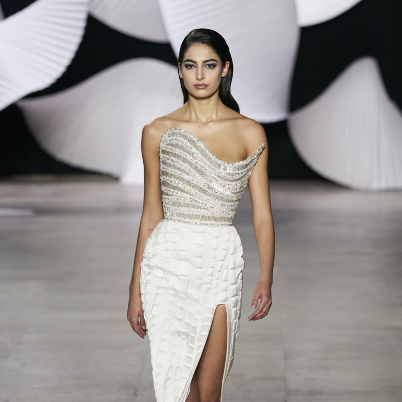 فستان سهرة باللون الأبيض Tony Ward 