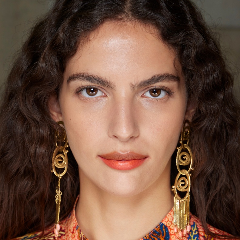 عطور نسائية برائحة البرتقال لإطلالة مليئة بالحيوية والجاذبية الساحرة