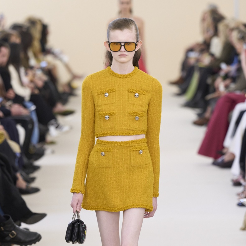 إطلالة من Giambattista Valli