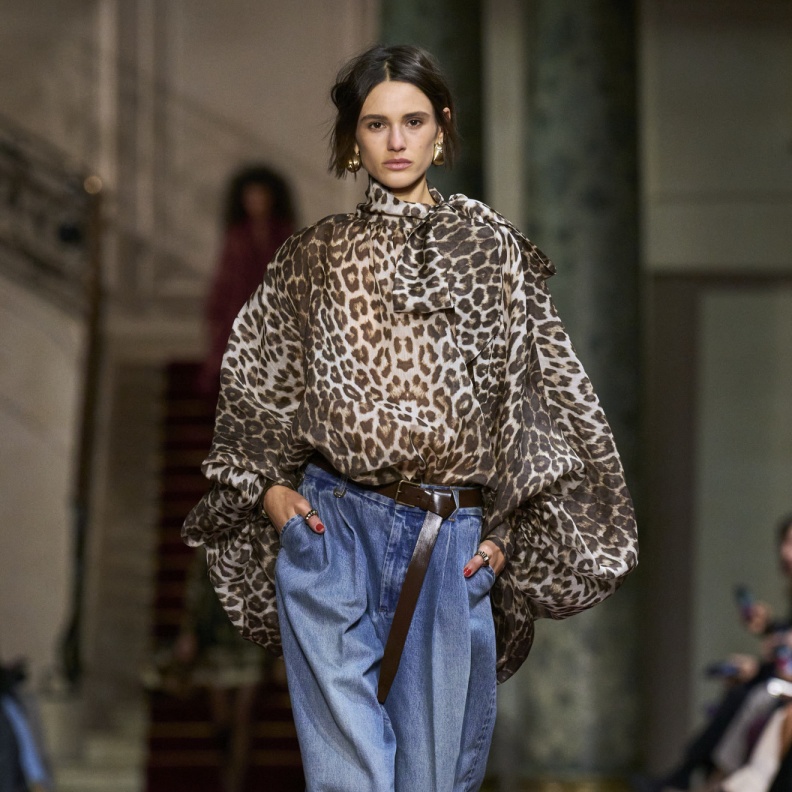 نقشات جلد النمر تبشّر باقتراب موسم الخريف مع التوبات