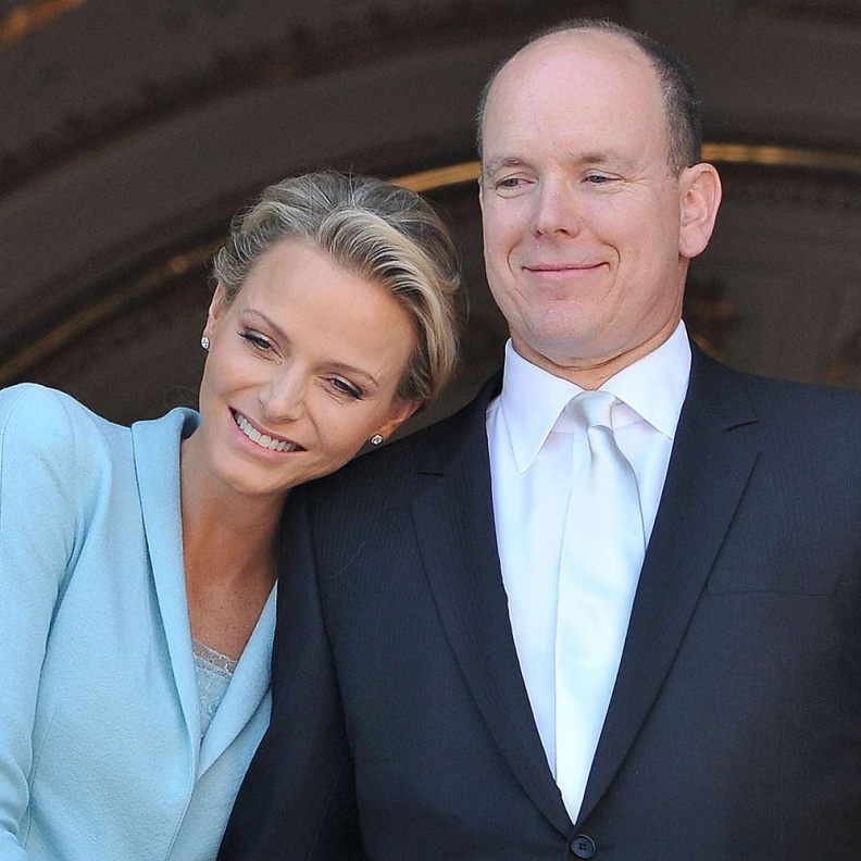 أمير موناكو يستعيد ذكريات تعرفه على الأميرة شارلين لأول مرة