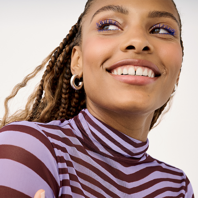 BENEFIT COSMETICS تكشف عن ماسكارا BADGAL BANG بـ٣ ألوان جديدة!