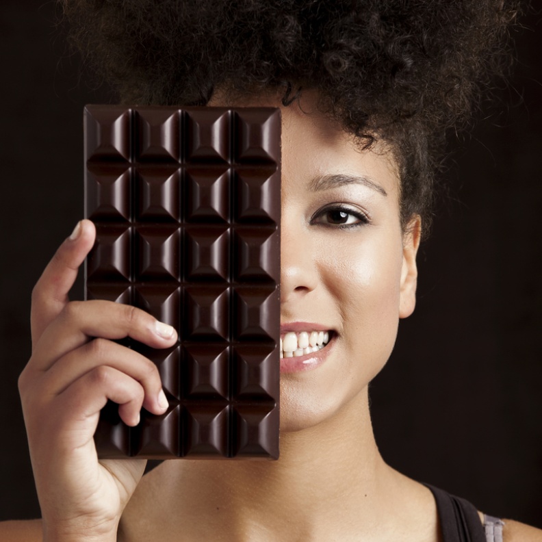 أسرار اختيار الشوكولاتة الداكنة الصحية وكأنك خبيرة تذوق