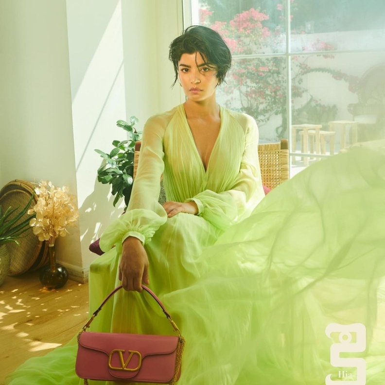 إطلالات مجوهرات تليق بأزياء اللون الأخضر كتحية في اليوم الوطني السعودي من وحي نجمات العرب