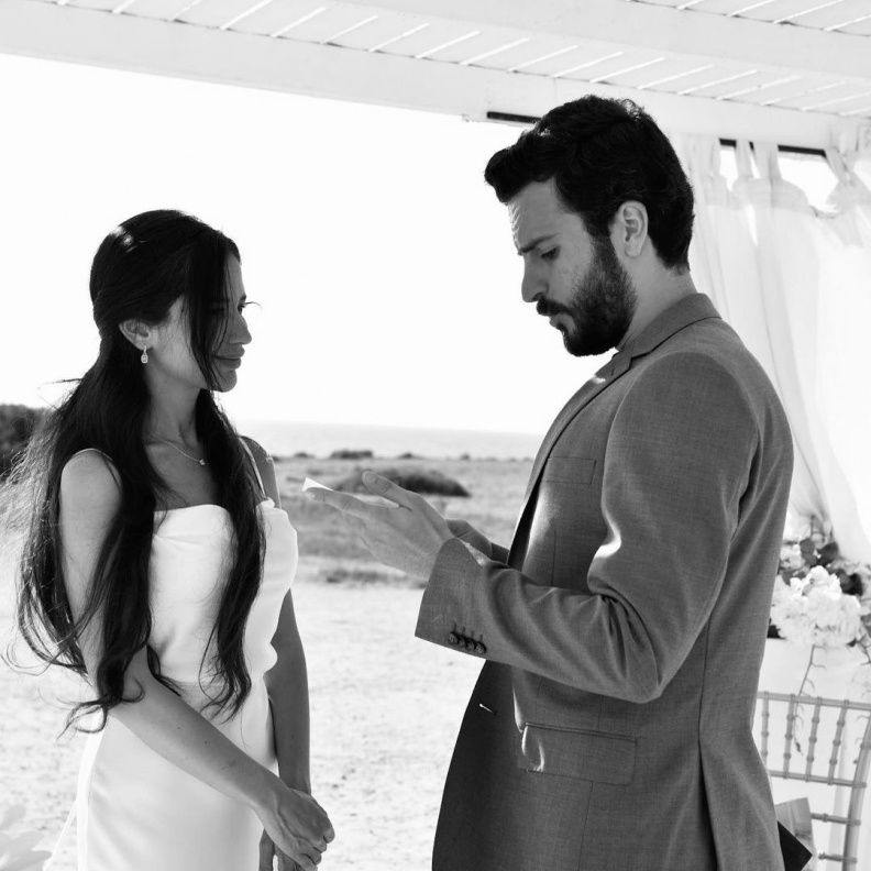 احدى الصور التي نشرها مهند الحمدي معلنا عقد قرانه