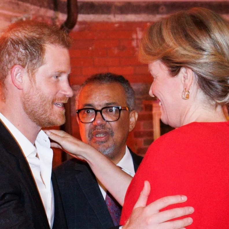 الأمير هاري يلتقي الملكة ماتيلد في نيويورك