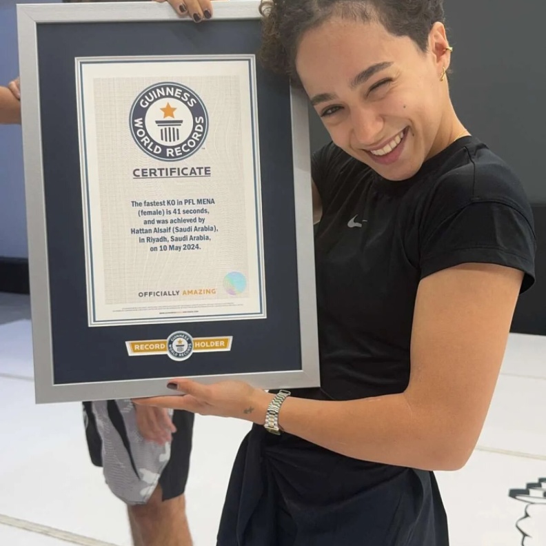 نجمة عدد يوليو-أغسطس من "هي" هتان السيف تحطم الأرقام القياسية وتدخل موسوعة غينيس