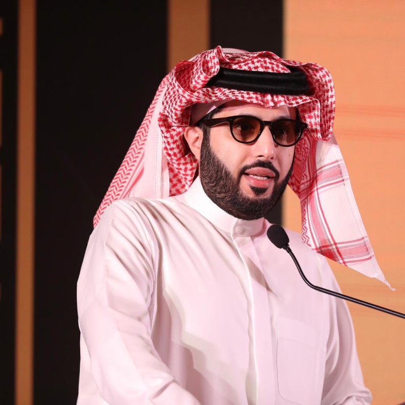 تركي آل الشيخ يدعو الكتاب والأدباء إلى تقديم أعمالهم للفوز بجائزة القلم الذهبي للأدب الأكثر تأثيراً