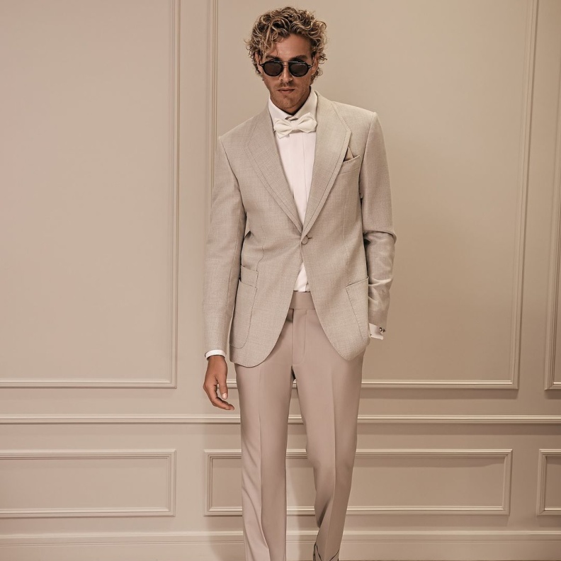 دليل كامل لتنسيق بدلة العريس لإطلالة إمبراطورية في يوم الزفاف