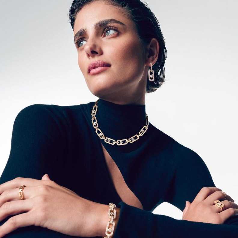 تايلور هيل Taylor Hill بتصاميم من مجموعة So Move من ميسيكا Messika