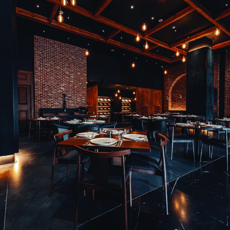 مذاق شهي وأجواء تراثية ساحرة.. إليكم أفضل المطاعم للاحتفال باليوم الوطني السعودي