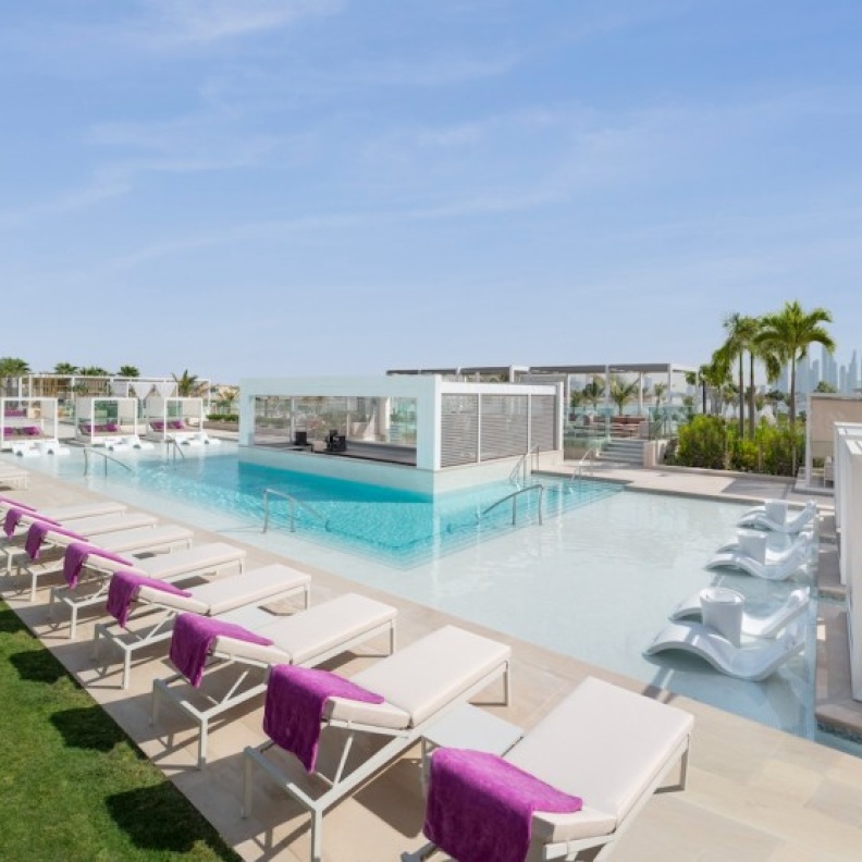 أفضل الوجهات الفندقية في الإمارات للاحتفال باليوم الوطني السعودي