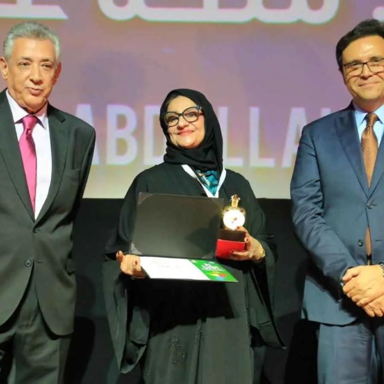 تعرفوا على الدكتورة ملحة العبدالله سيدة المسرح السعودي