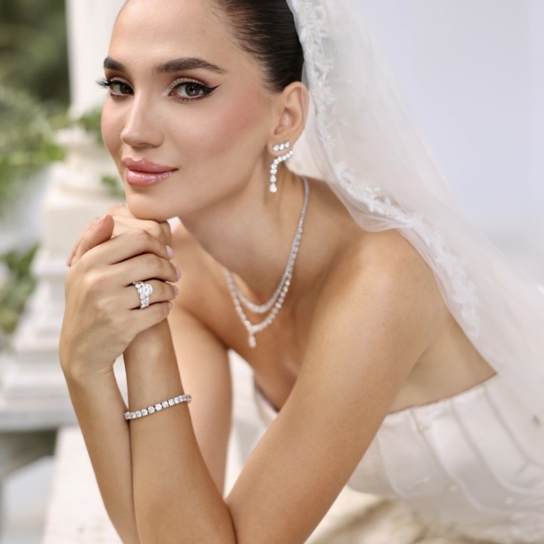 ساندي تابت ملكة جمال لبنان السابقة أنا صمّمت مجوهرات زفافي