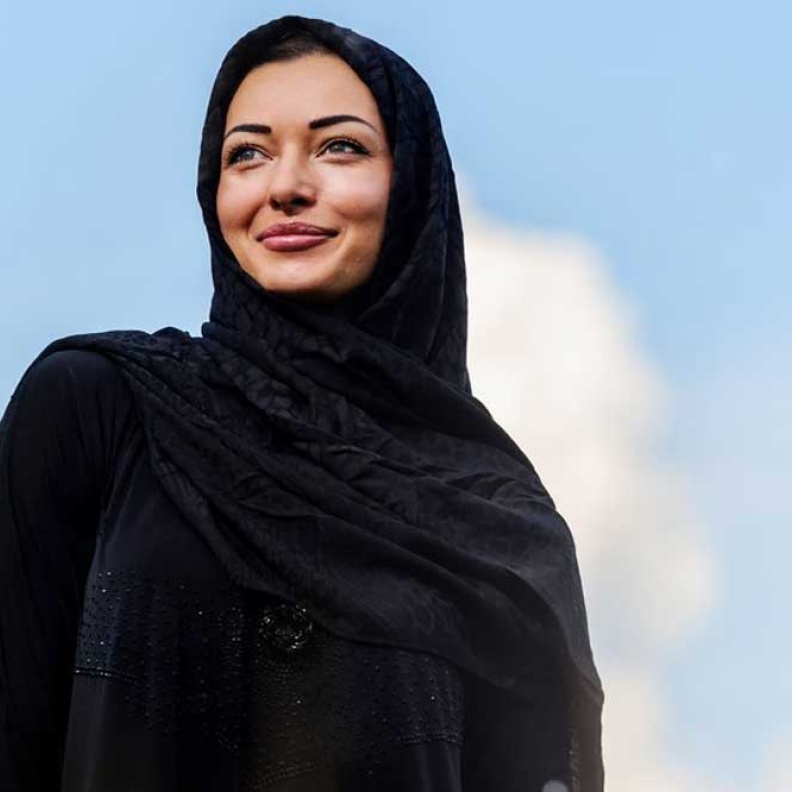 رؤية 2030 تعبر بالمرأة السعودية