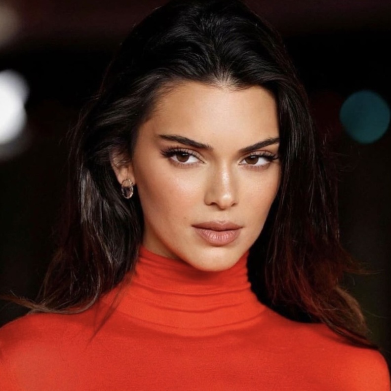 أبرز عمليات العيون المفضلة لدى النجمات العالميات