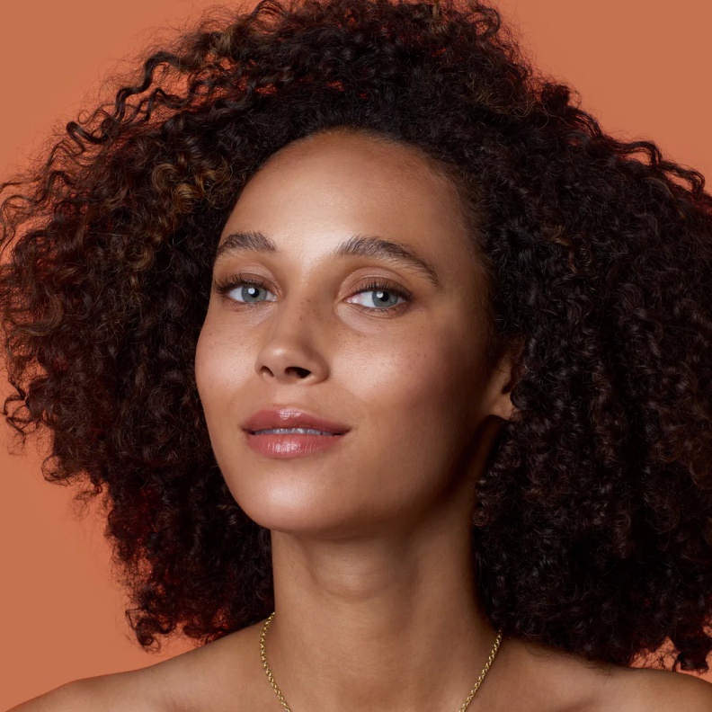 قلادة على شكل قلب من توقيع  Irene Neuwirth Jewelry