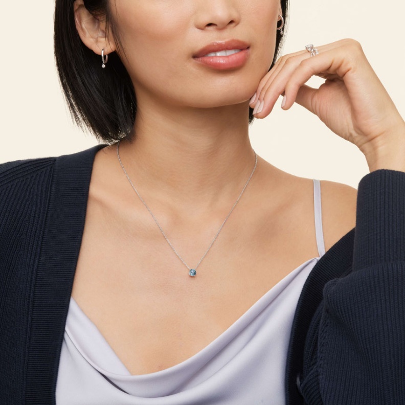 قلادة Aquamarine Solitaire من بريليانت ايرث Brilliant Earth