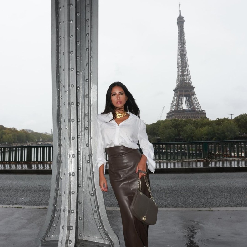 إطلالات أنيقة وعصرية بأزياء الجلد تُلهمك بها النجمات لموسم الخريف بأحدث ظهور لهن