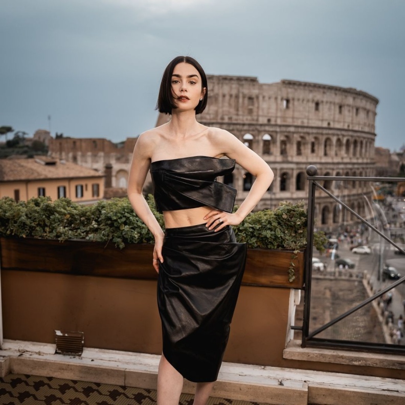 ليلي كولينز