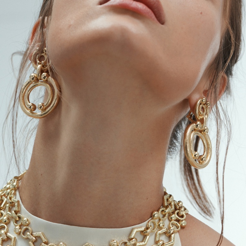 مجوهرات ذهب من توقيع دار ديفيد ويب