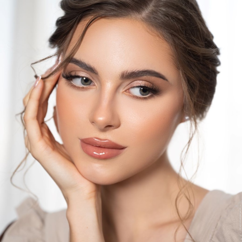 من مكياج خبيرة التجميل المحترفة دينا الغزالي