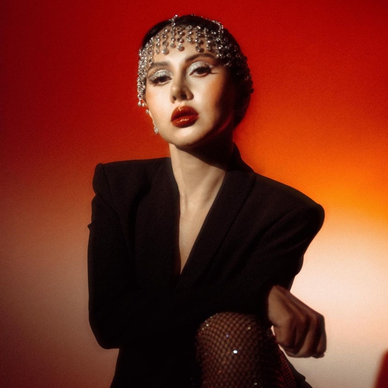 ياسمين رئيس بتصاميم مجوهرات مُبتكرة ورائجة لإطلالة مثالية لافتة 