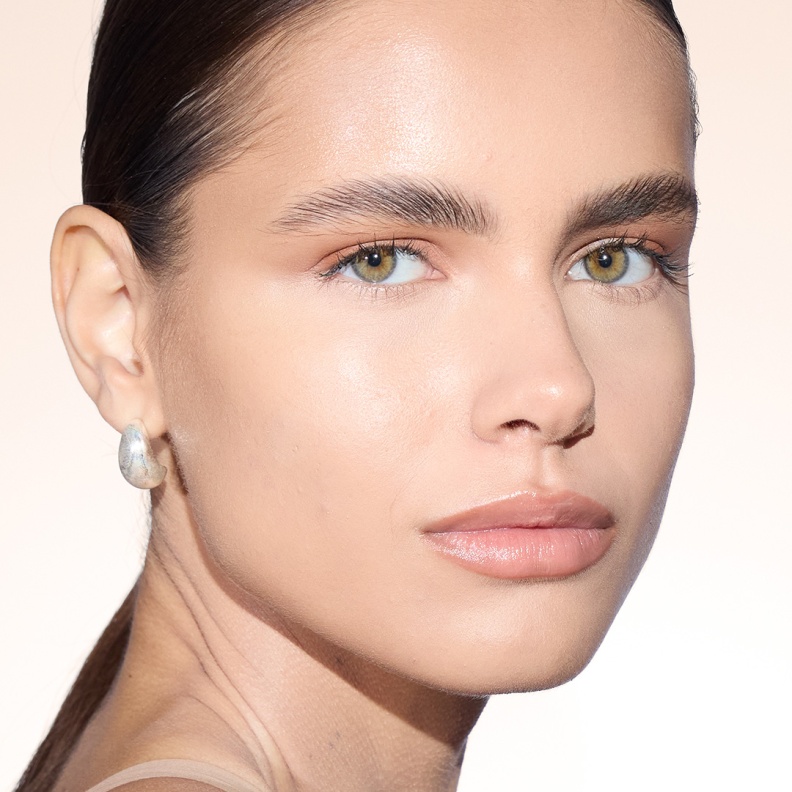 خطوات لمكياج بشرة احترافي خلال التصوير بتأثير يُضاهي الفلتر