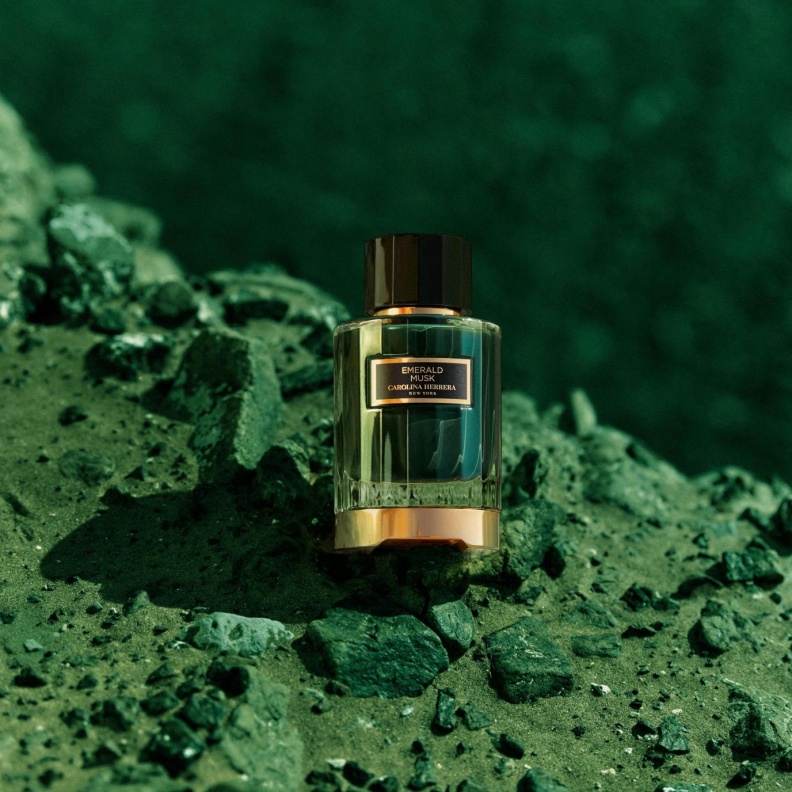 عطر  Emerald Musk من علامة علامة Herrera Beauty
