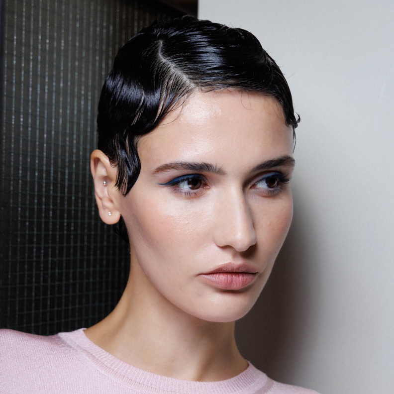 اليك حقيبة مكياج كاملة لطالبات الجامعة