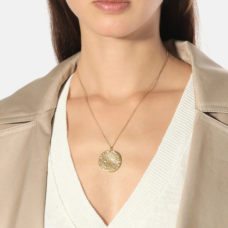 قلائد وعقود ذهب راقية لأناقة يومية ليس لها مثيل