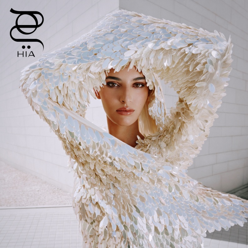 عدد السعودية من "هي": ننسج التاريخ من رؤية.. نكتب الحاضر من إلهام ونصمم الغد من طموح