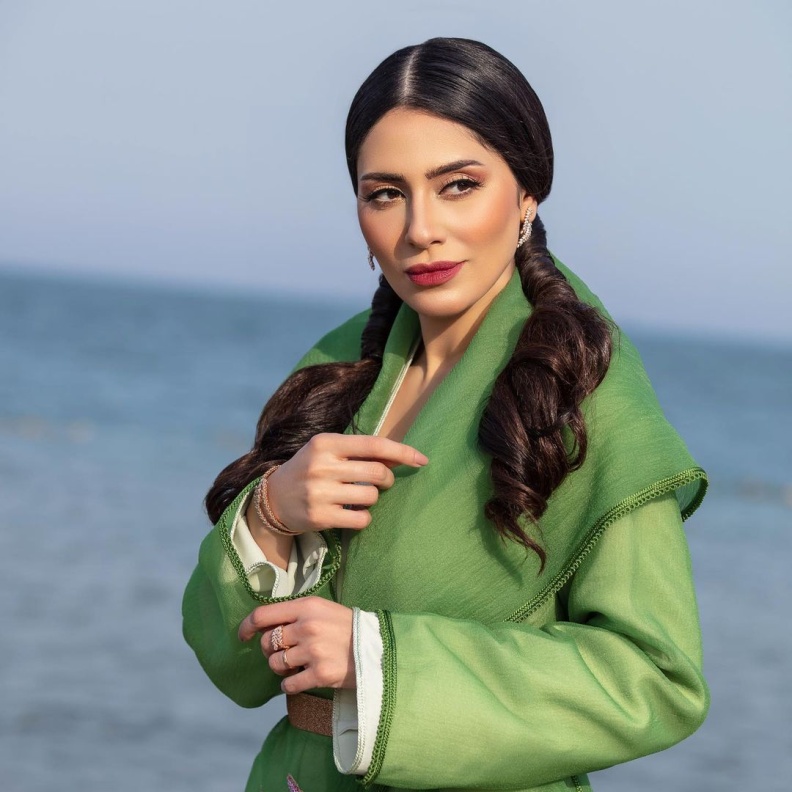 أجمل تسريحات شعر تناسب كل الأذواق لاحتفالات اليوم الوطني السعودي بأسلوب  المؤثرات السعوديات