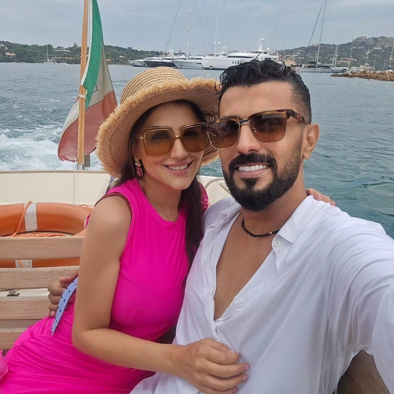 مي عمر ومحمد سامي في بورتو كيرفو