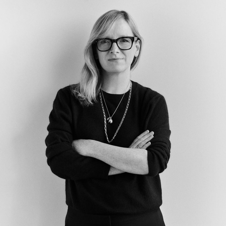 "جيفنشي" تعيّن Sarah Burton مديرة إبداعية جديدة للدار