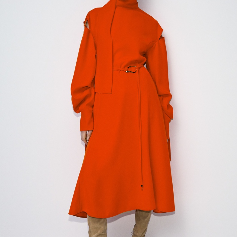 فستان كاجوال من موضة خريف وشتاء 2024 Adeam 