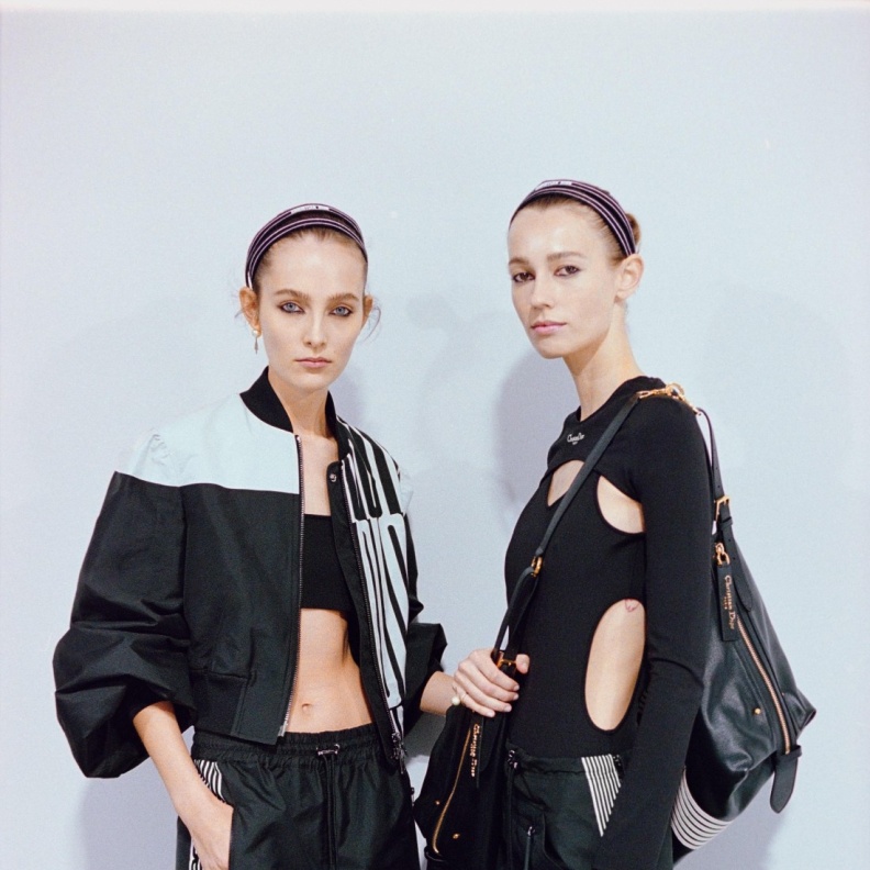 صور حصرية لـ"هي" من كواليس عرض أزياء Dior لربيع وصيف 2025