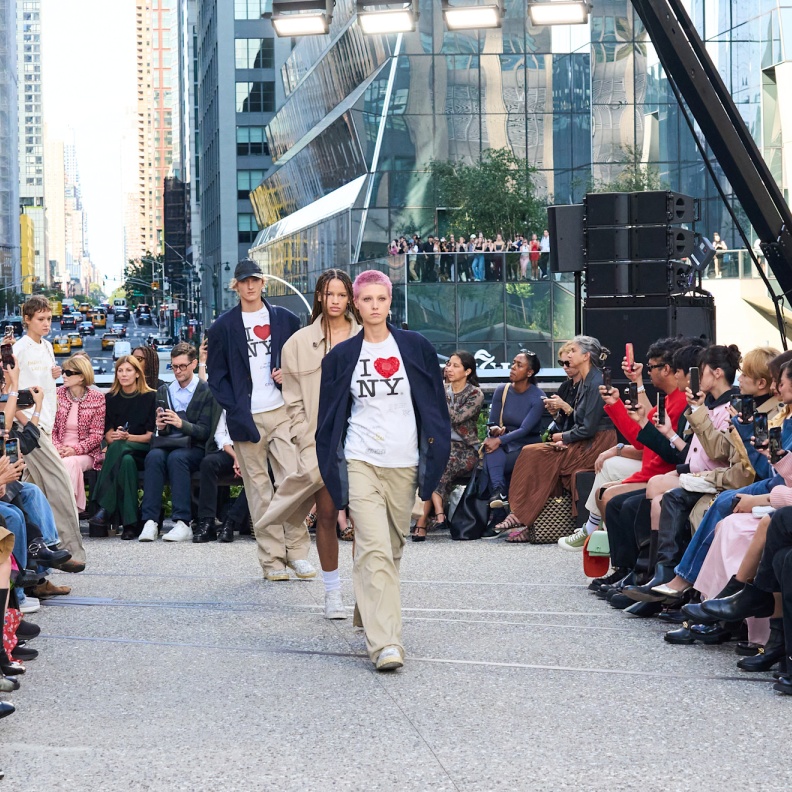 أسبوع الموضة في نيويورك انتهى... عروض ربيع وصيف 2025 تعكس إبداع المصممين 