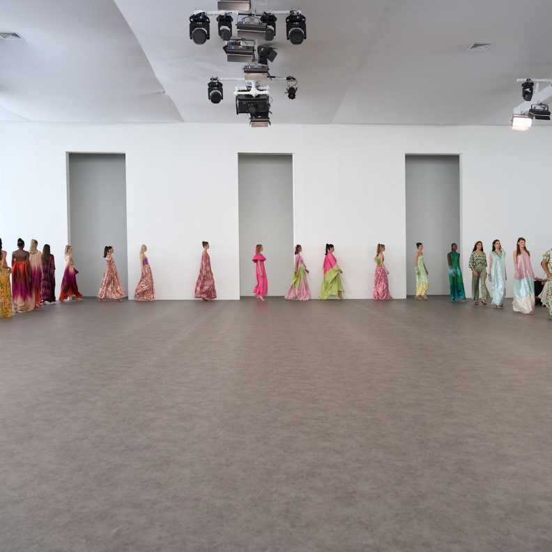 أسبوع الموضة في دبي لموسم ربيع وصيف 2025