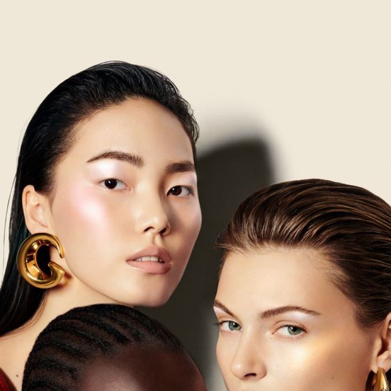 Beauty Gucci تقدم معزز الإشراقة الفائقة Highlighter Glow Gucci