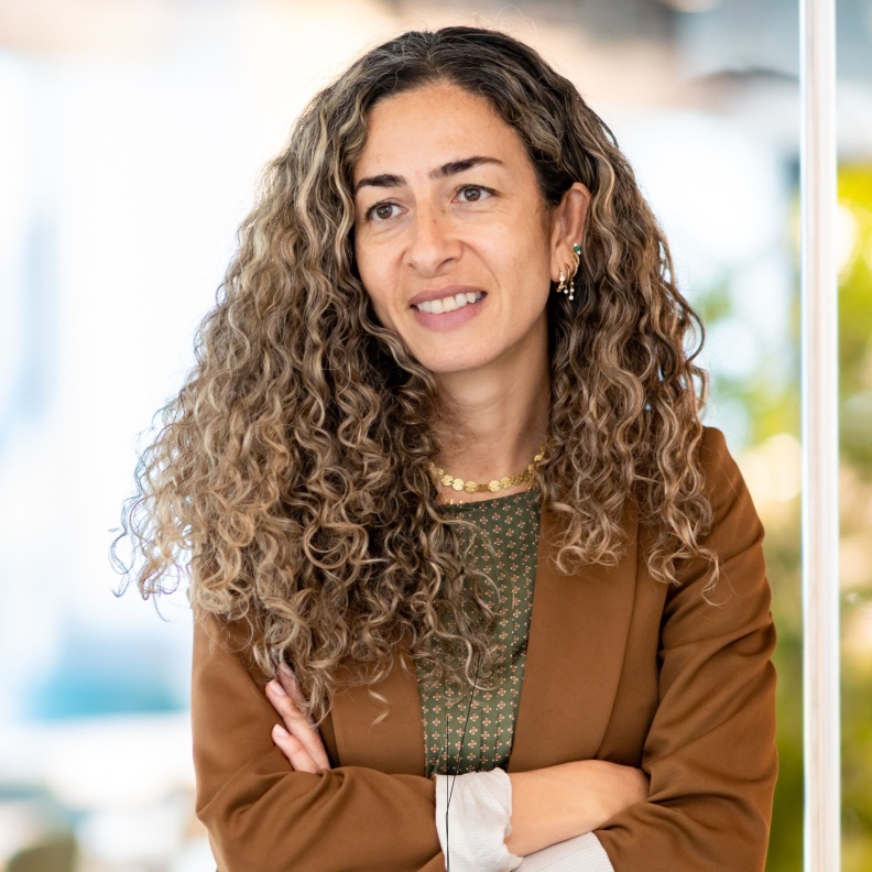 منى غندر ، نائب الرئيس للشراكات والبرامج في مؤسسة عبد الله الغرير