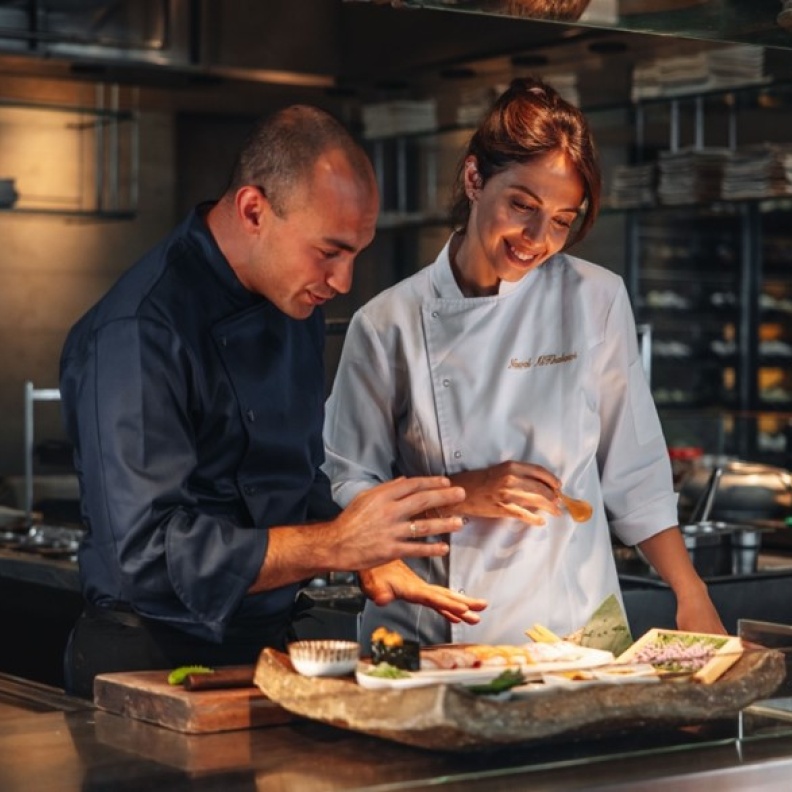 الشيف السعودية نوال الخلاوي تحتفل باليوم الوطني السعودي بقائمة مميزة في روكا الرياض