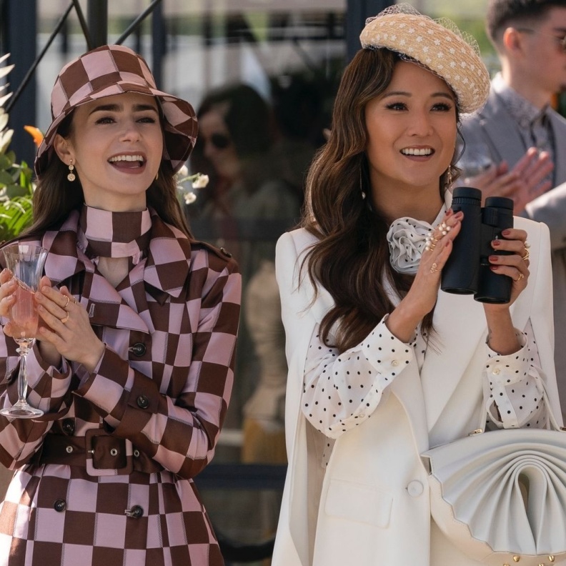 خاص لـ"هي": نجمات "إميلي في باريس" يتألقن بمجوهرات جود بن حليم في الموسم الجديد